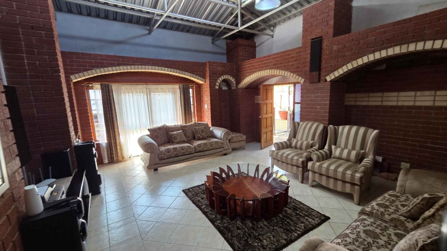 5 Bedroom Property for Sale in Fichardt Park Free State